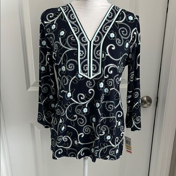 JM Collection Petite Floral V-Neck Women's 
Top - Picture 1 of 11